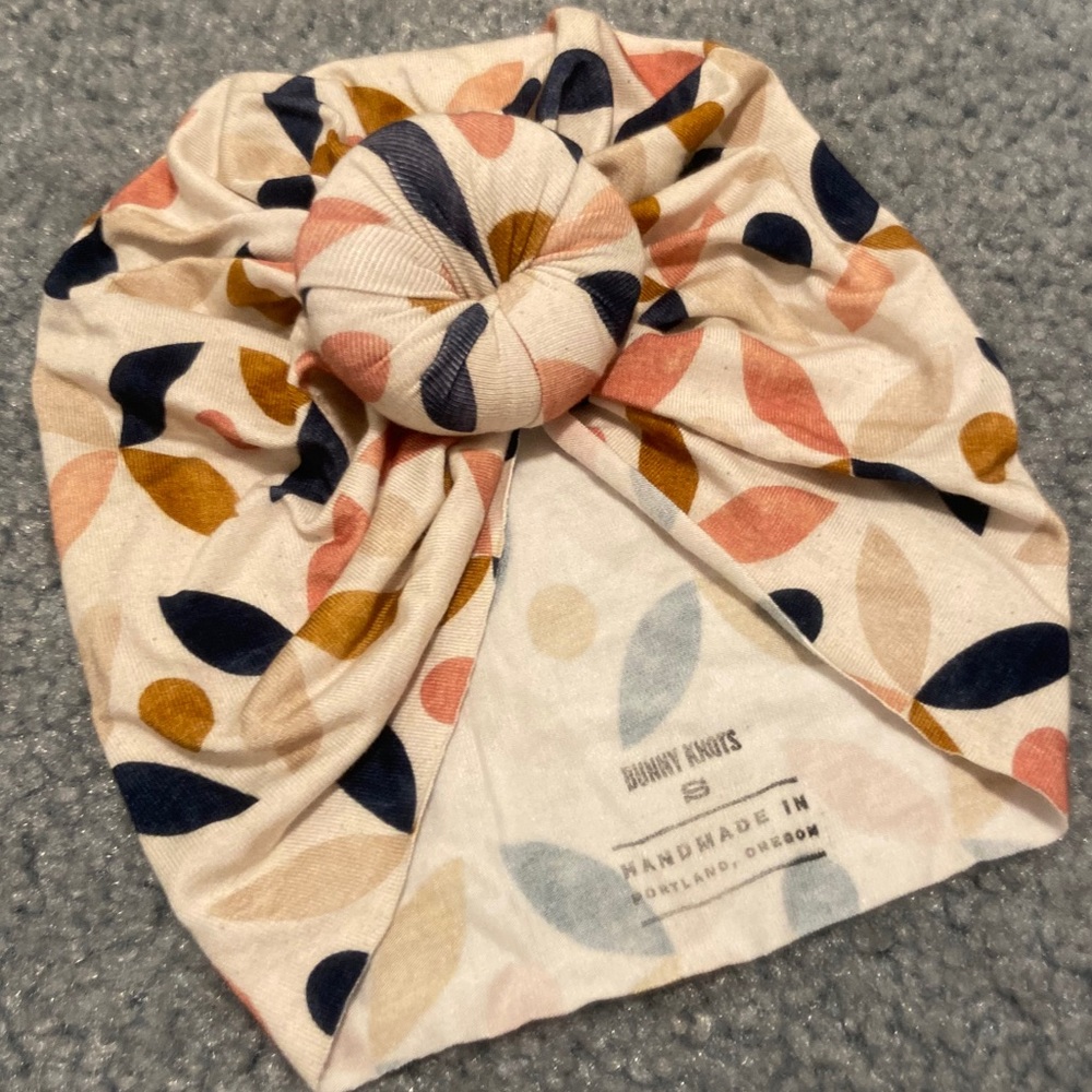 Bunny knot. Size S. Huron print.